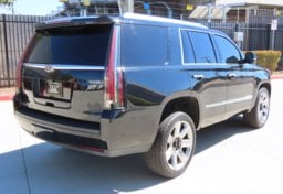 2017 Cadillac Escalade Luxury - Image 8