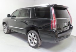 2017 Cadillac Escalade Luxury - Image 8