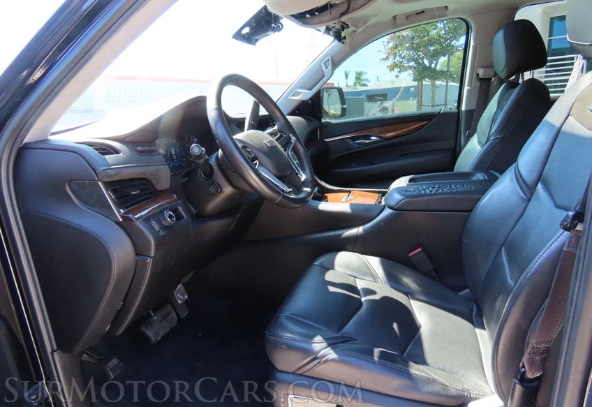 2017 Cadillac Escalade Luxury - Image 25