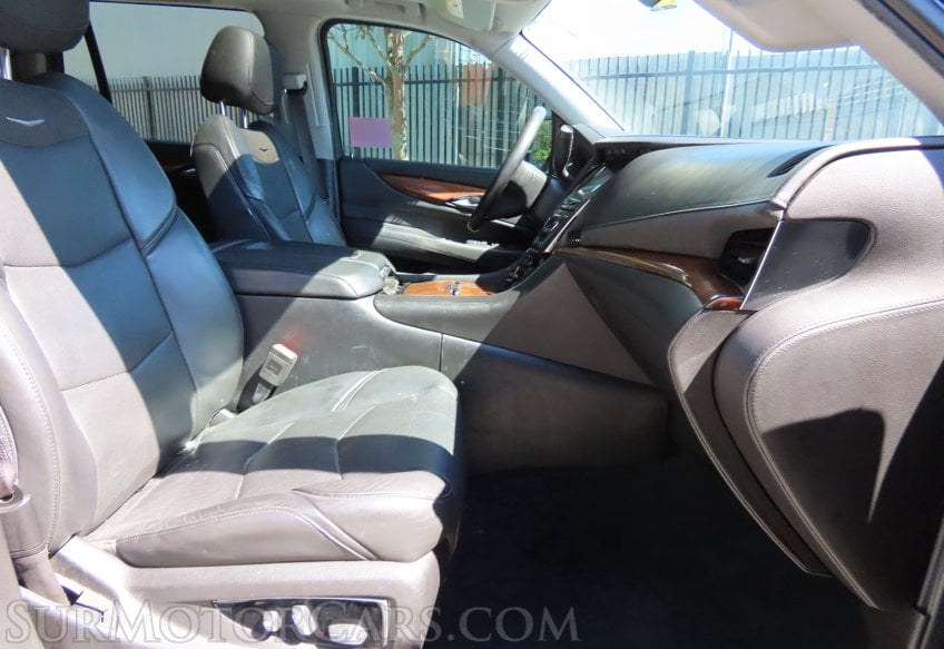 2017 Cadillac Escalade Luxury - Image 26