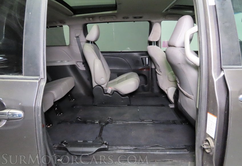 2016 Toyota Sienna AWD Limited - Image 28