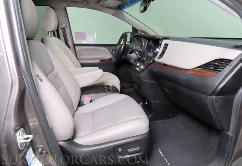 2016 Toyota Sienna AWD Limited - Image 25