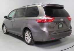 2016 Toyota Sienna AWD Limited - Image 5