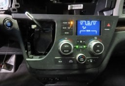 2016 Toyota Sienna AWD Limited - Image 41