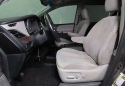 2016 Toyota Sienna AWD Limited - Image 21