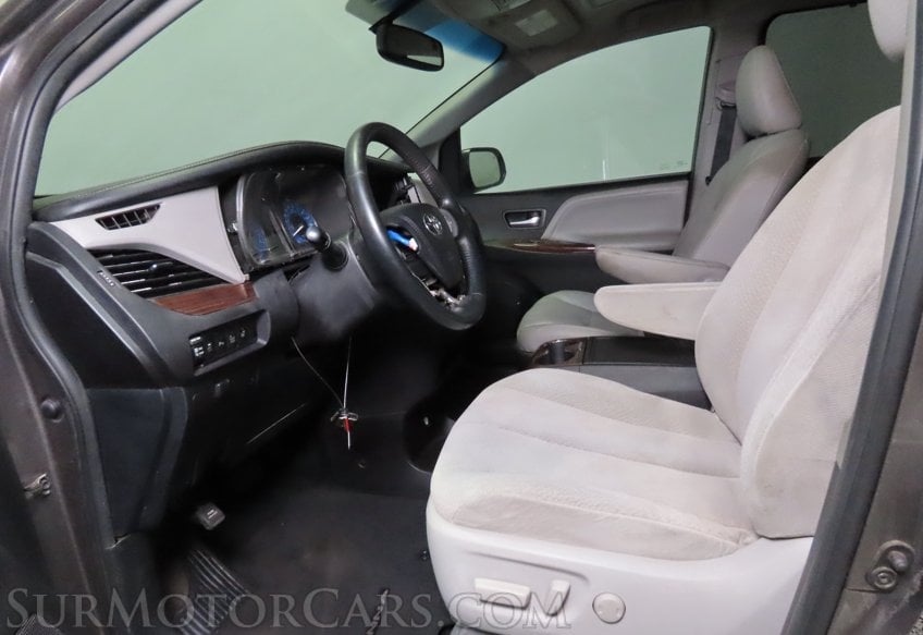 2016 Toyota Sienna AWD Limited - Image 20