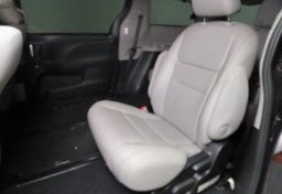 2016 Toyota Sienna AWD Limited - Image 26