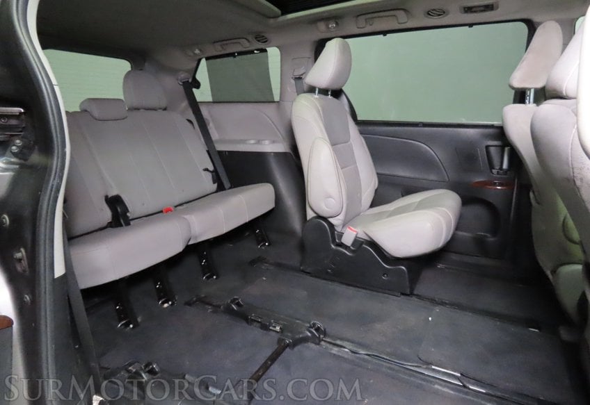 2016 Toyota Sienna AWD Limited - Image 30