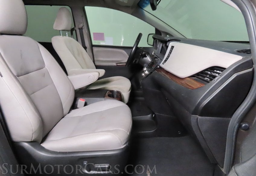 2016 Toyota Sienna AWD Limited - Image 24