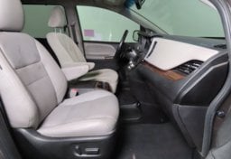 2016 Toyota Sienna AWD Limited - Image 24