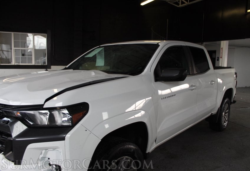 2023 Chevrolet Colorado 4x4 LT - Image 38
