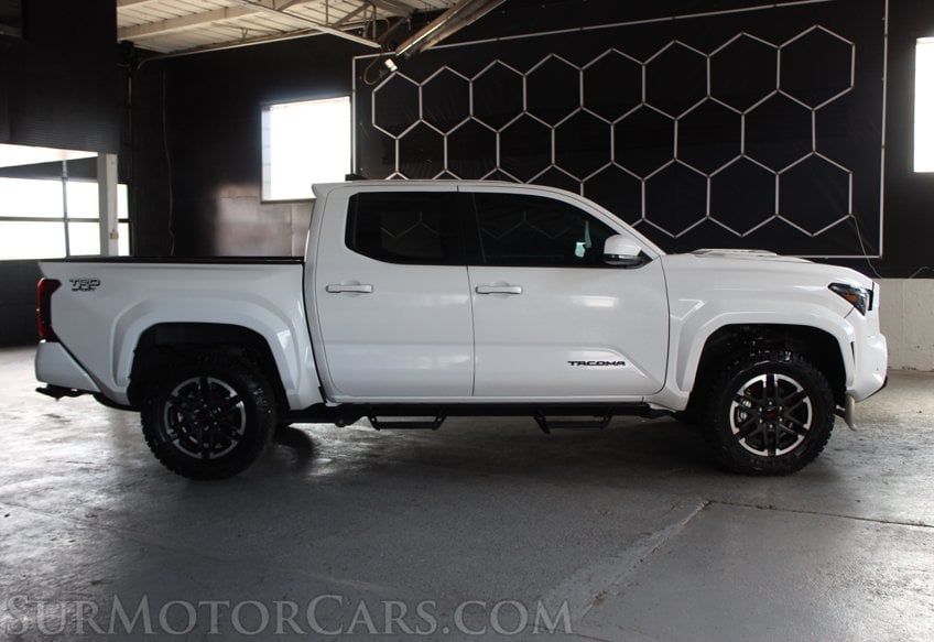 2025 Toyota Tacoma - Image 5