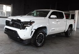 2025 Toyota Tacoma - Image 10