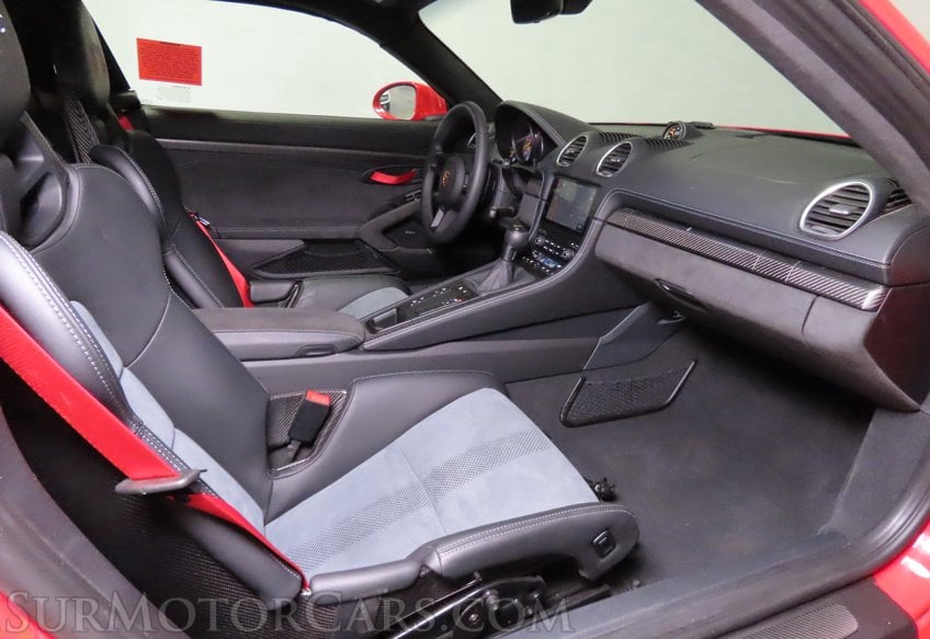 2025 Porsche 718 Cayman GT4 RS - Image 29
