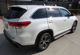 2019 Toyota Highlander LE - Image 9