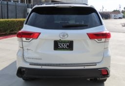 2019 Toyota Highlander LE - Image 11