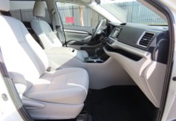 2019 Toyota Highlander LE - Image 26
