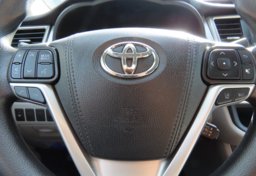 2019 Toyota Highlander LE - Image 32