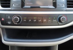 2019 Toyota Highlander LE - Image 41