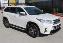 2019 Toyota Highlander LE - Image 1