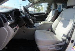 2019 Toyota Highlander LE - Image 25