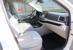 2019 Toyota Highlander LE - Image 22