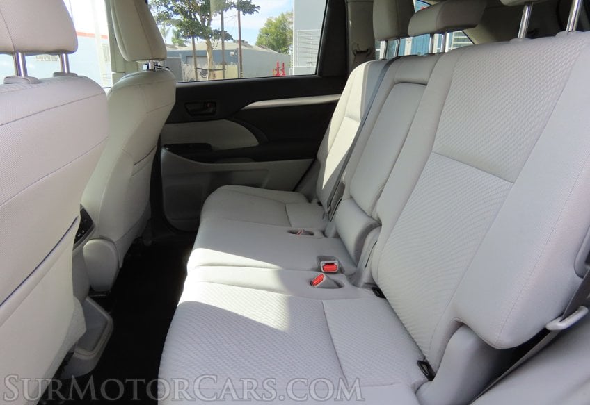2019 Toyota Highlander LE - Image 27