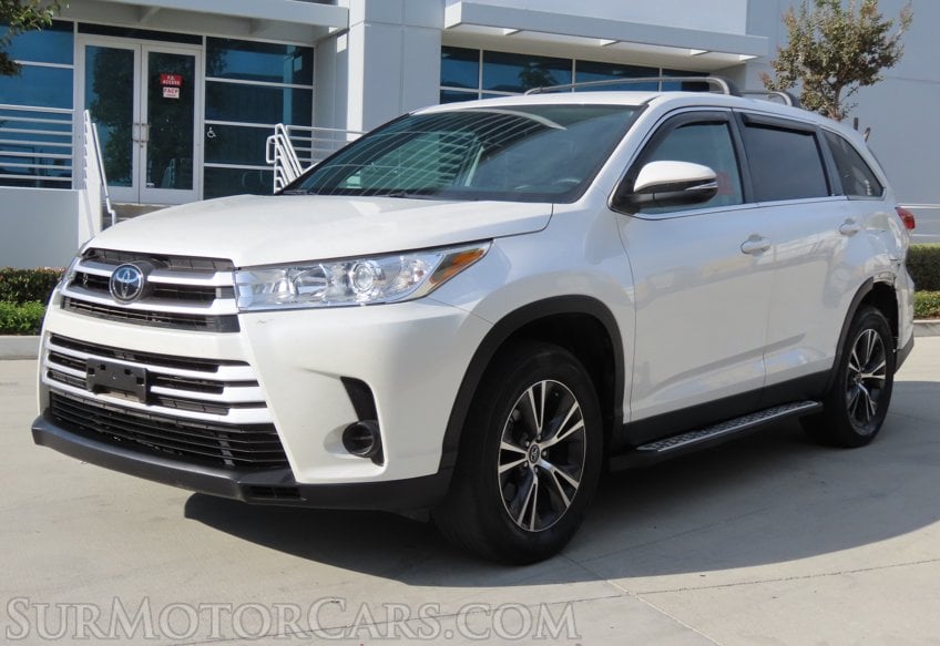 2019 Toyota Highlander LE - Image 4