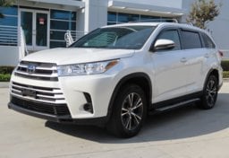 2019 Toyota Highlander LE - Image 4