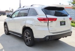 2019 Toyota Highlander LE - Image 10
