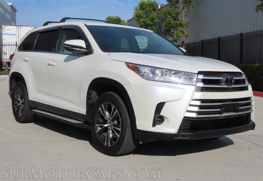 2019 Toyota Highlander LE - Image 3