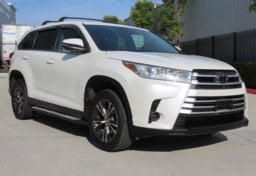 2019 Toyota Highlander LE - Image 3