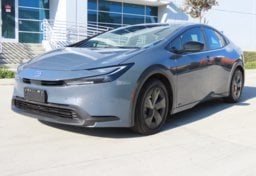 2023 Toyota Prius AWD LE - Image 4