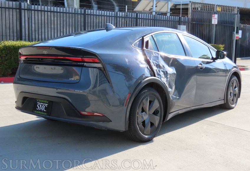 2023 Toyota Prius AWD LE - Image 9