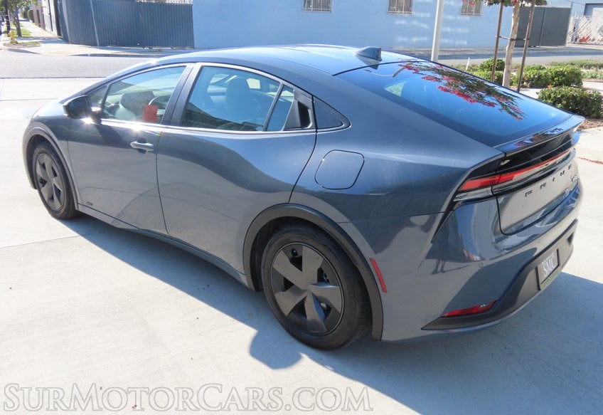 2023 Toyota Prius AWD LE - Image 8