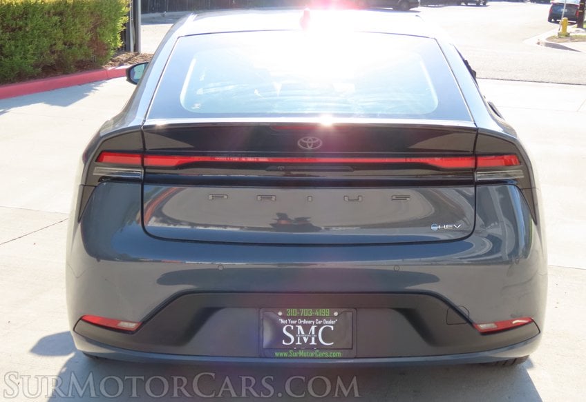 2023 Toyota Prius AWD LE - Image 12