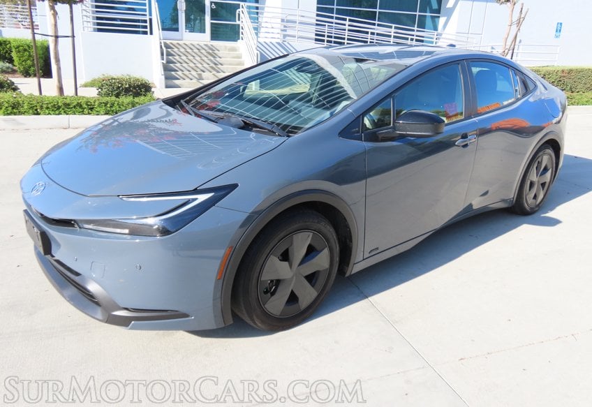 2023 Toyota Prius AWD LE - Image 2