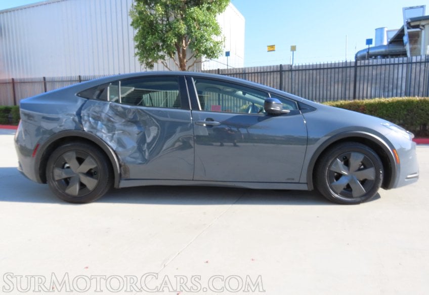 2023 Toyota Prius AWD LE - Image 5
