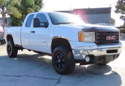 2011 GMC Sierra 2500HD SLE - Image 3