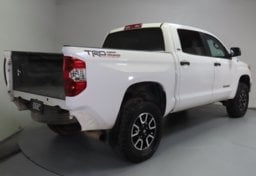 2016 Toyota Tundra SR5 - Image 8