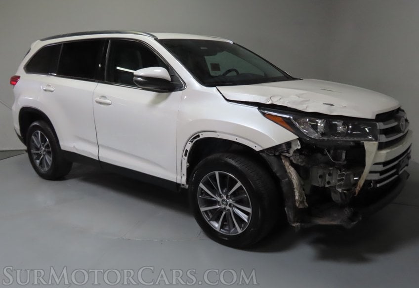 2019 Toyota Highlander XLE - Image 2