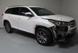 2019 Toyota Highlander XLE - Image 2