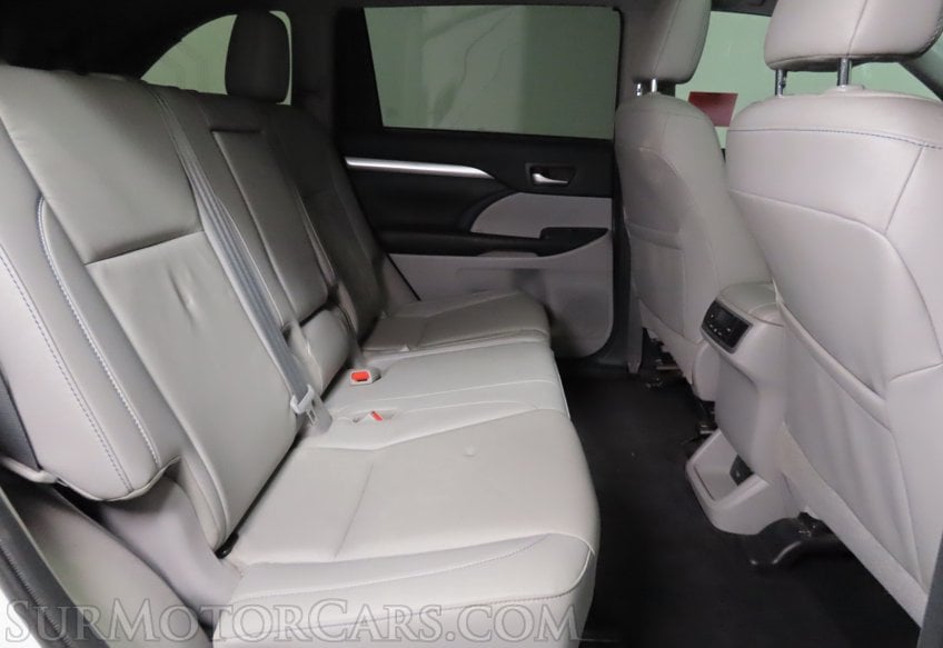 2019 Toyota Highlander XLE - Image 21
