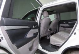 2019 Toyota Highlander XLE - Image 32