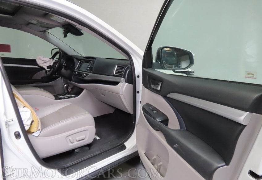 2019 Toyota Highlander XLE - Image 26