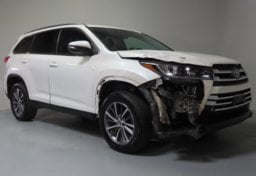 2019 Toyota Highlander XLE - Image 4