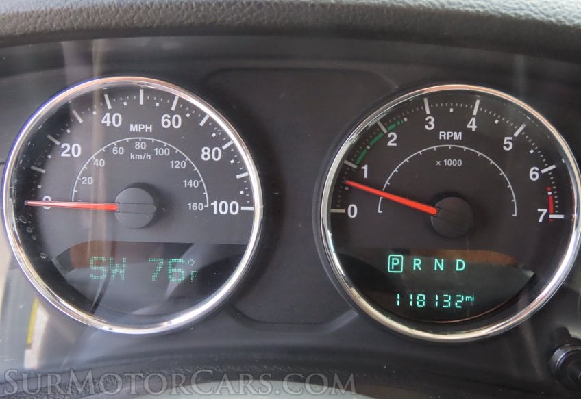 2015 Jeep Wrangler Unlimited Sahara - Image 21