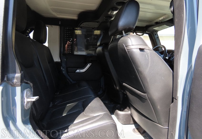 2015 Jeep Wrangler Unlimited Sahara - Image 26
