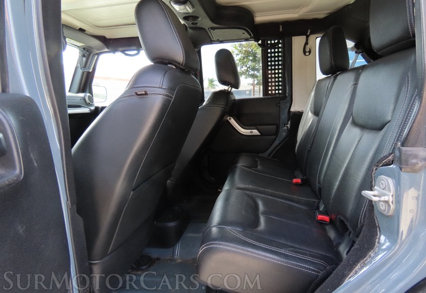 2015 Jeep Wrangler Unlimited Sahara - Image 34