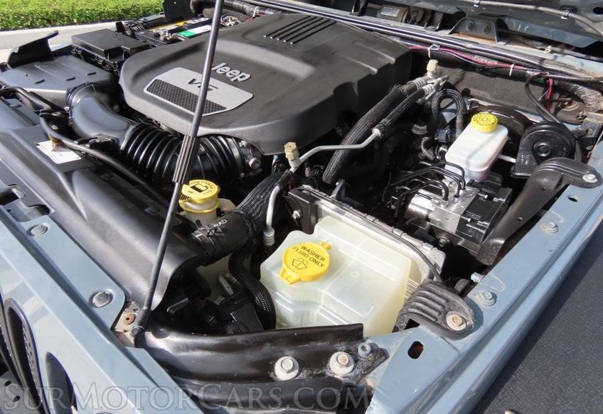 2015 Jeep Wrangler Unlimited Sahara - Image 41